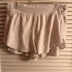 Lululemon Fast and Free High-Rise Short 2" *Airflow
Size 10